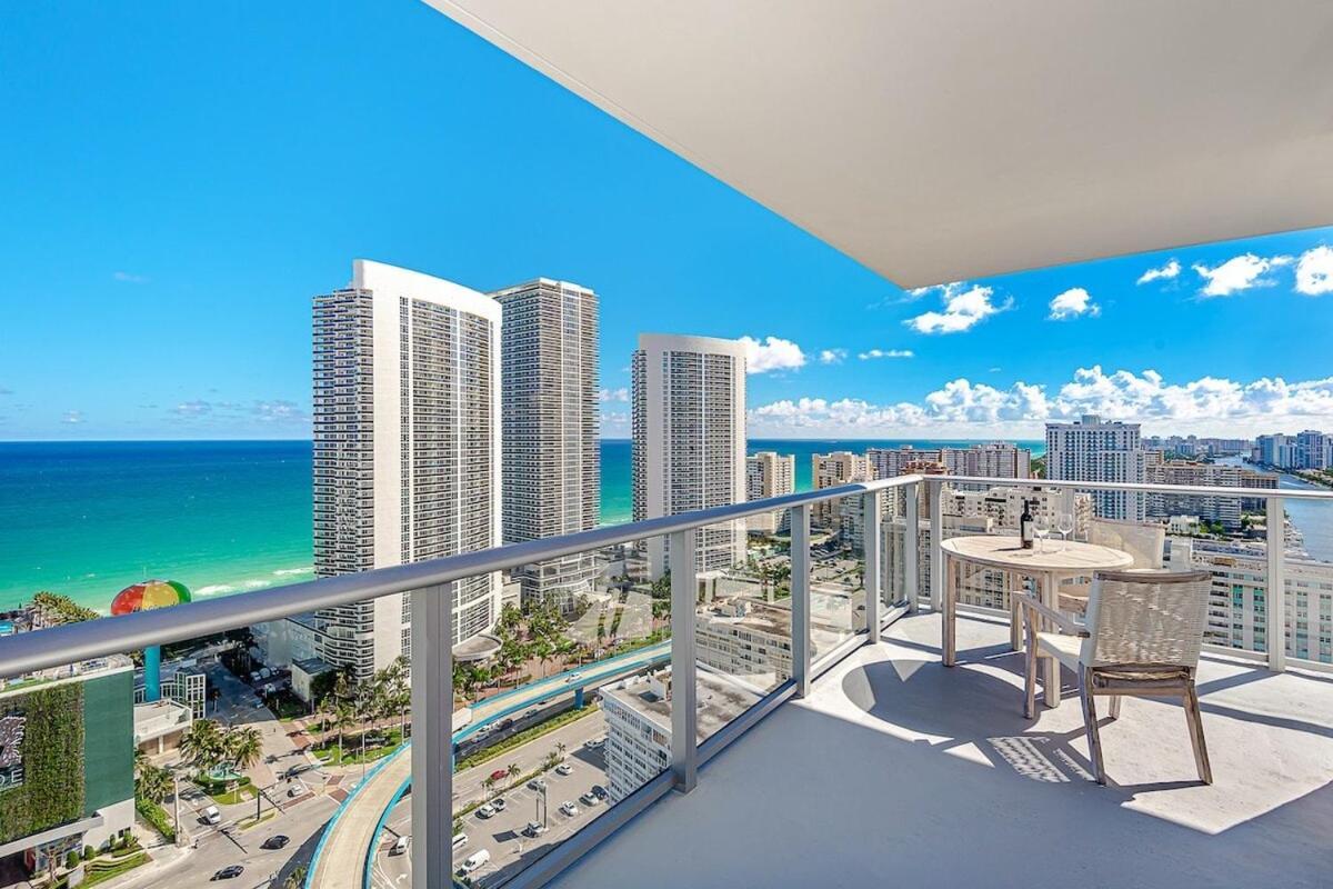Wrap Around Balcony - Insane Views - Amazing Pools Διαμέρισμα Χόλιγουντ Εξωτερικό φωτογραφία