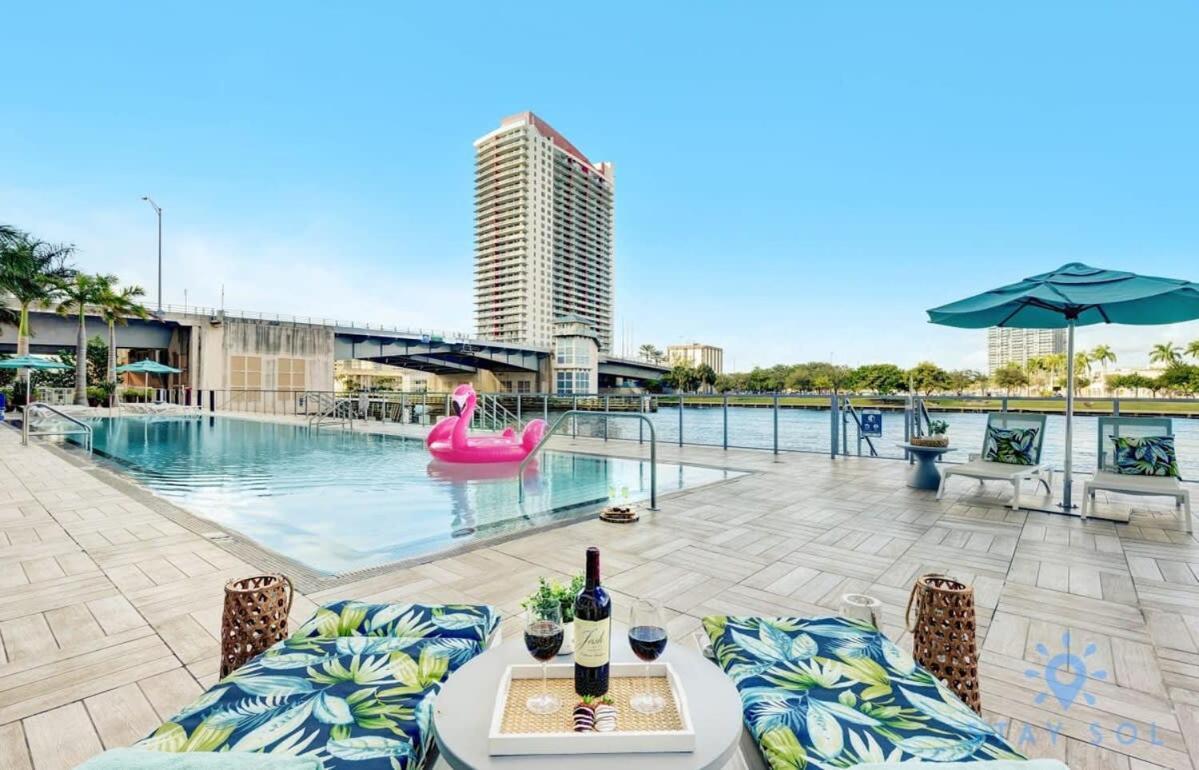 Wrap Around Balcony - Insane Views - Amazing Pools Διαμέρισμα Χόλιγουντ Εξωτερικό φωτογραφία