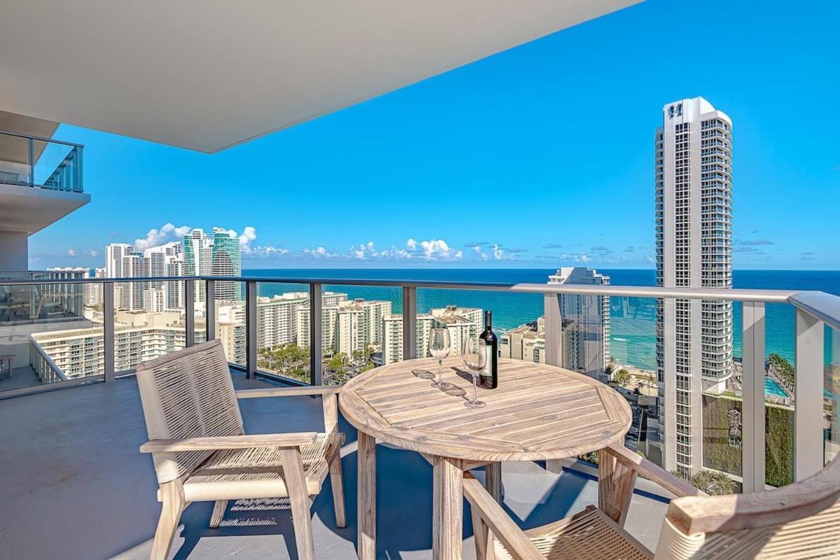 Wrap Around Balcony - Insane Views - Amazing Pools Διαμέρισμα Χόλιγουντ Εξωτερικό φωτογραφία