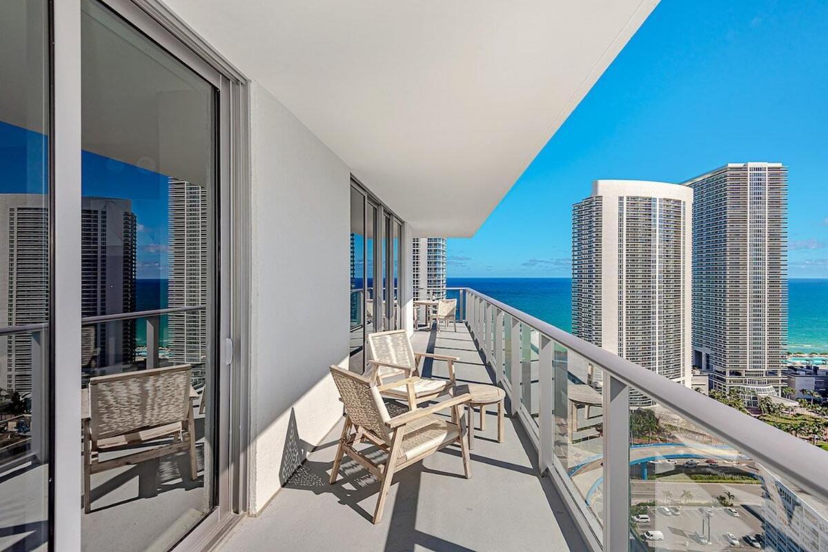 Wrap Around Balcony - Insane Views - Amazing Pools Διαμέρισμα Χόλιγουντ Εξωτερικό φωτογραφία