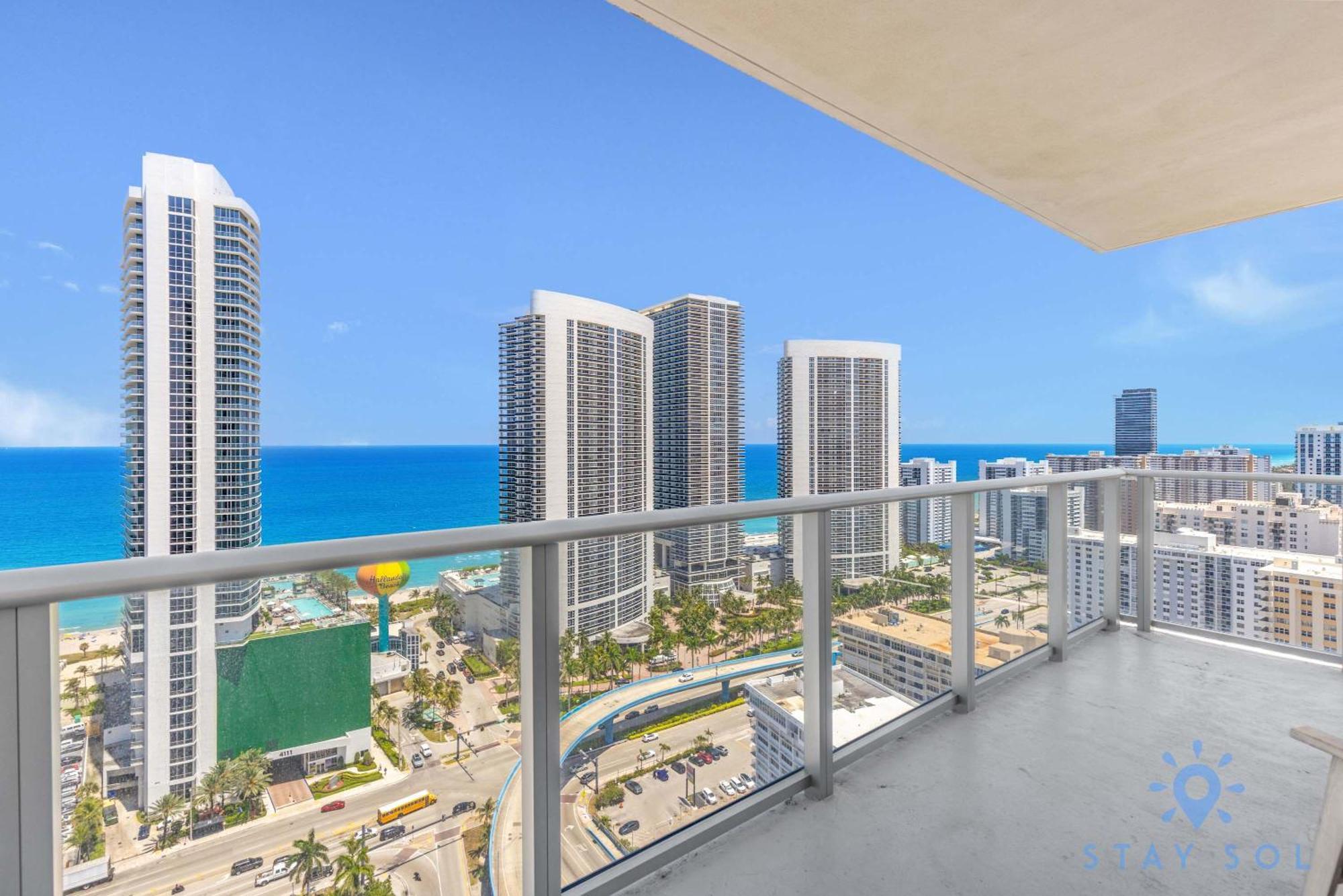 Wrap Around Balcony - Insane Views - Amazing Pools Διαμέρισμα Χόλιγουντ Εξωτερικό φωτογραφία