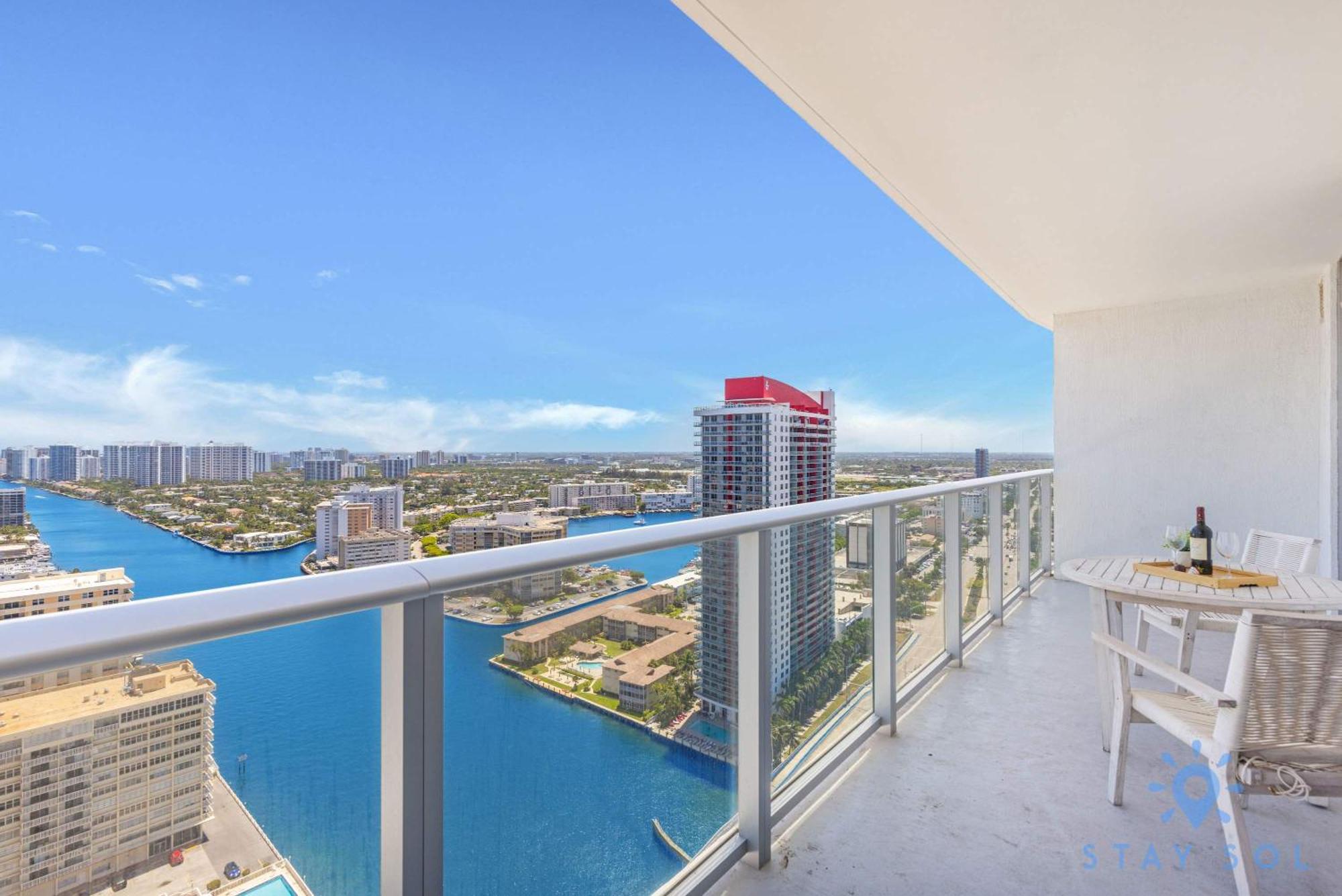 Wrap Around Balcony - Insane Views - Amazing Pools Διαμέρισμα Χόλιγουντ Εξωτερικό φωτογραφία